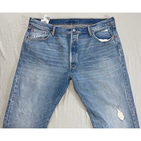 Levi's 501 Classic Straight Button Fly 100% Cotton Denim Jeans. Light Wash 42X30 - Picture 4 of 8